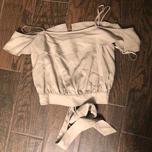 NWT. Crop tank.